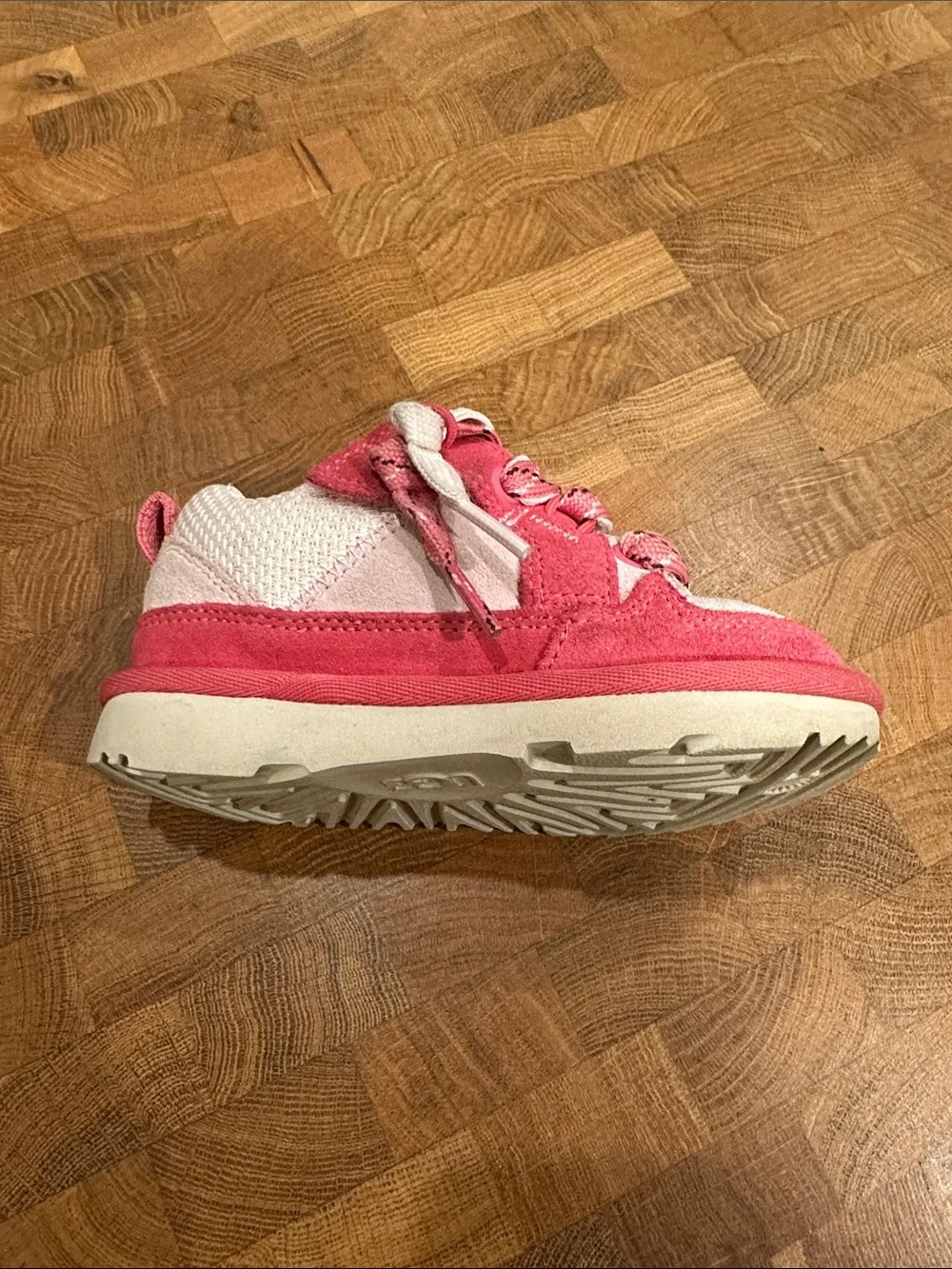 UGG Lo Lowmel toddler size 8 Sneakers
